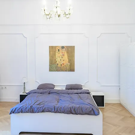 Pelicanstay In Buda Historical District